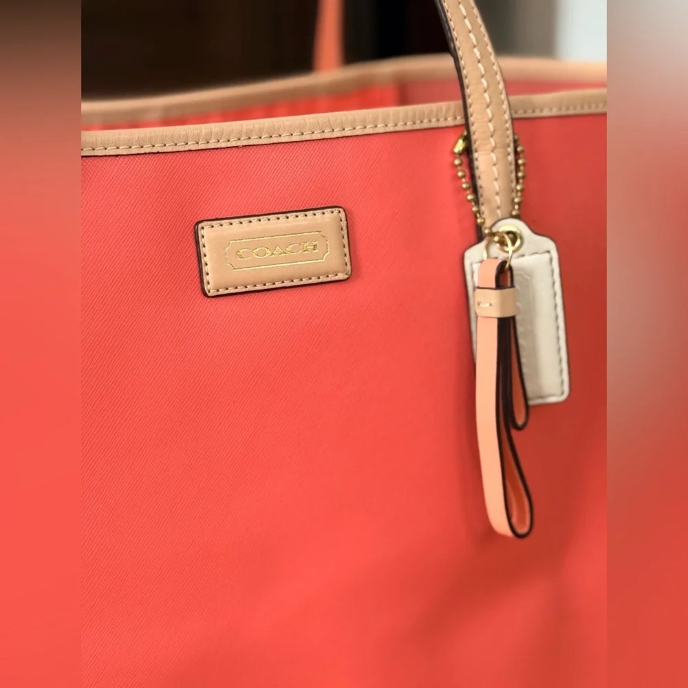 COACH Park Metro B4 Coral Leather Tote Handbag 24341 - Picture 2 of 16